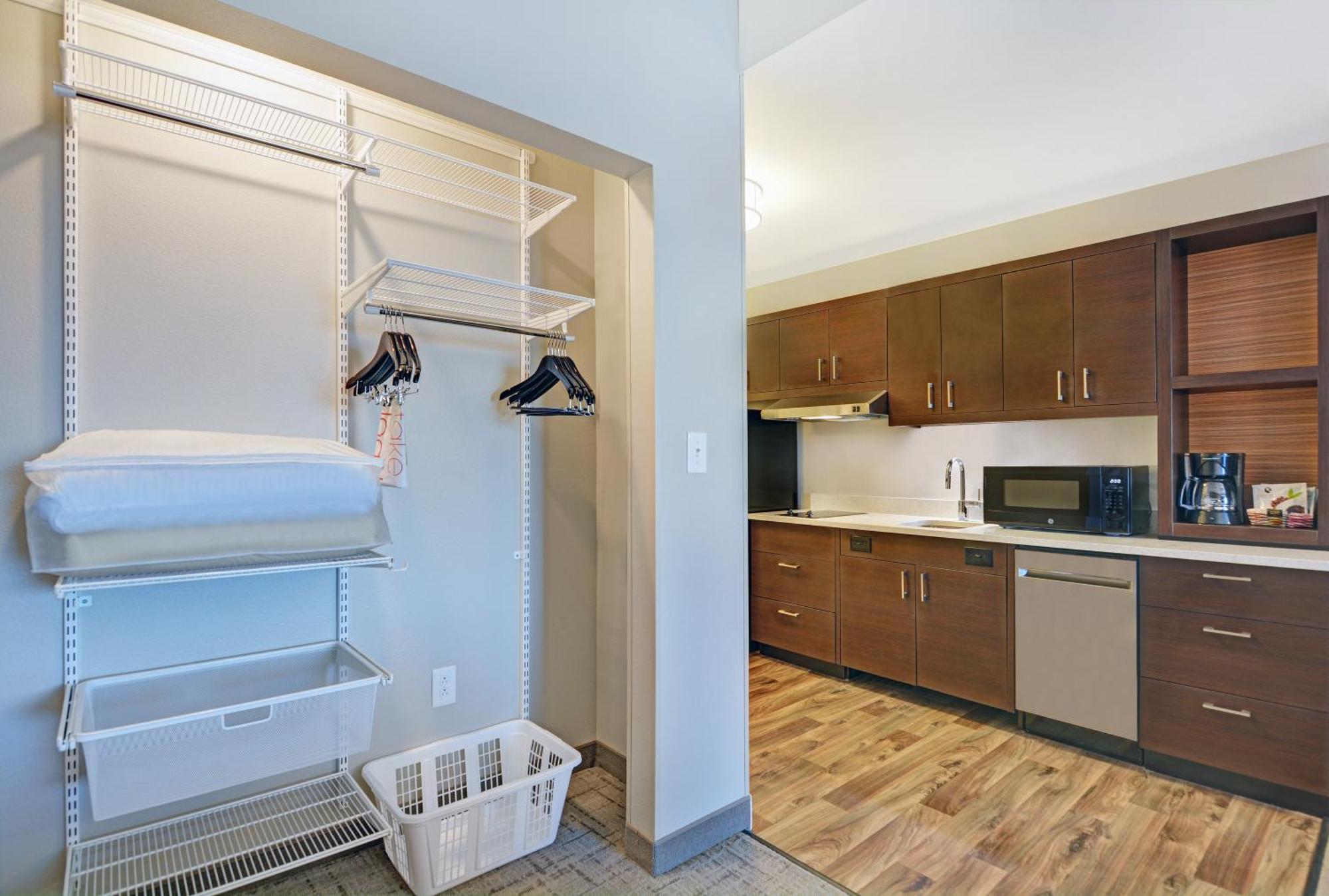Towneplace Suites By Marriott Jackson Airport/Флоууд Екстериор снимка