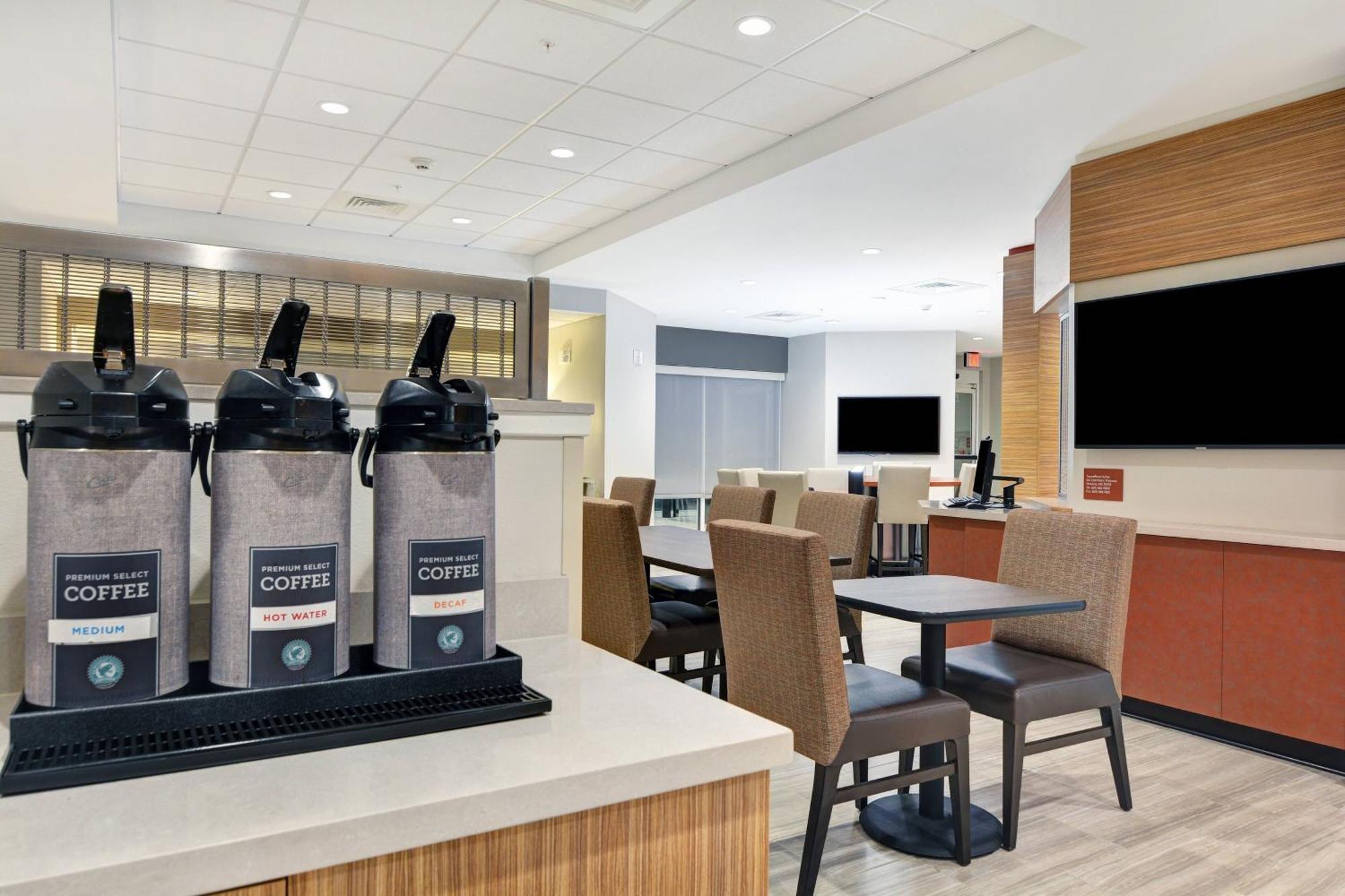Towneplace Suites By Marriott Jackson Airport/Флоууд Екстериор снимка