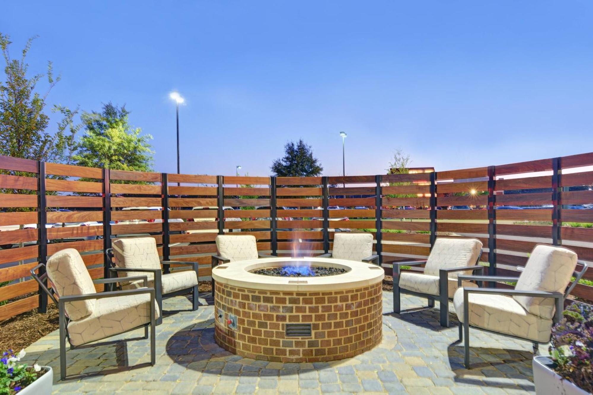 Towneplace Suites By Marriott Jackson Airport/Флоууд Екстериор снимка