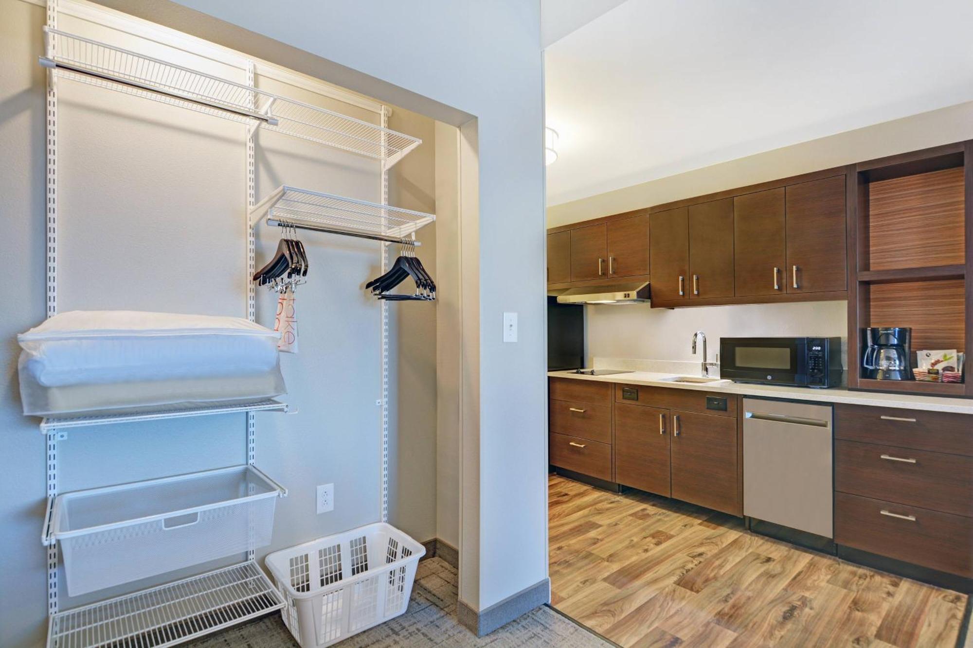 Towneplace Suites By Marriott Jackson Airport/Флоууд Екстериор снимка
