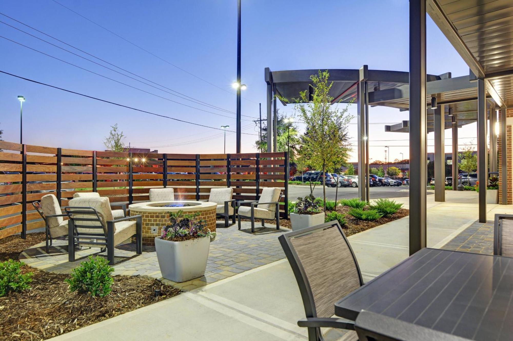 Towneplace Suites By Marriott Jackson Airport/Флоууд Екстериор снимка